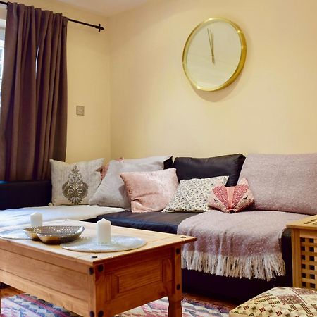 Stylish And Homely 4 Bedroom Home In East London Bagian luar foto