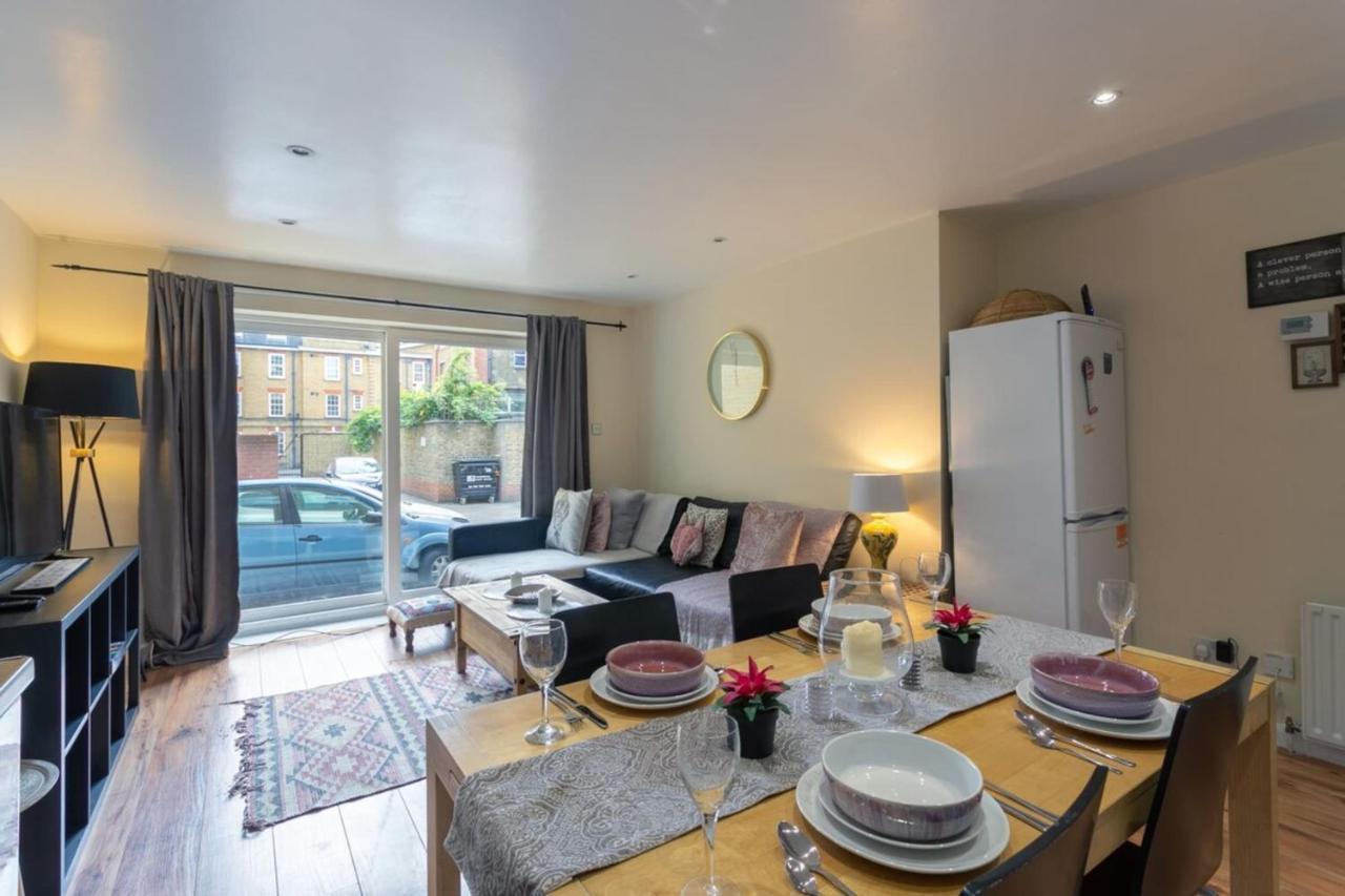 Stylish And Homely 4 Bedroom Home In East London Bagian luar foto