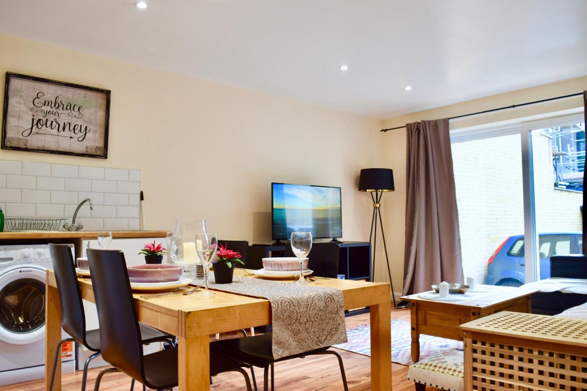 Stylish And Homely 4 Bedroom Home In East London Bagian luar foto