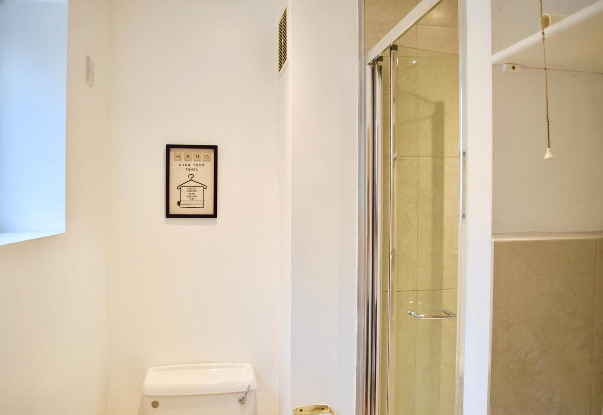Stylish And Homely 4 Bedroom Home In East London Bagian luar foto