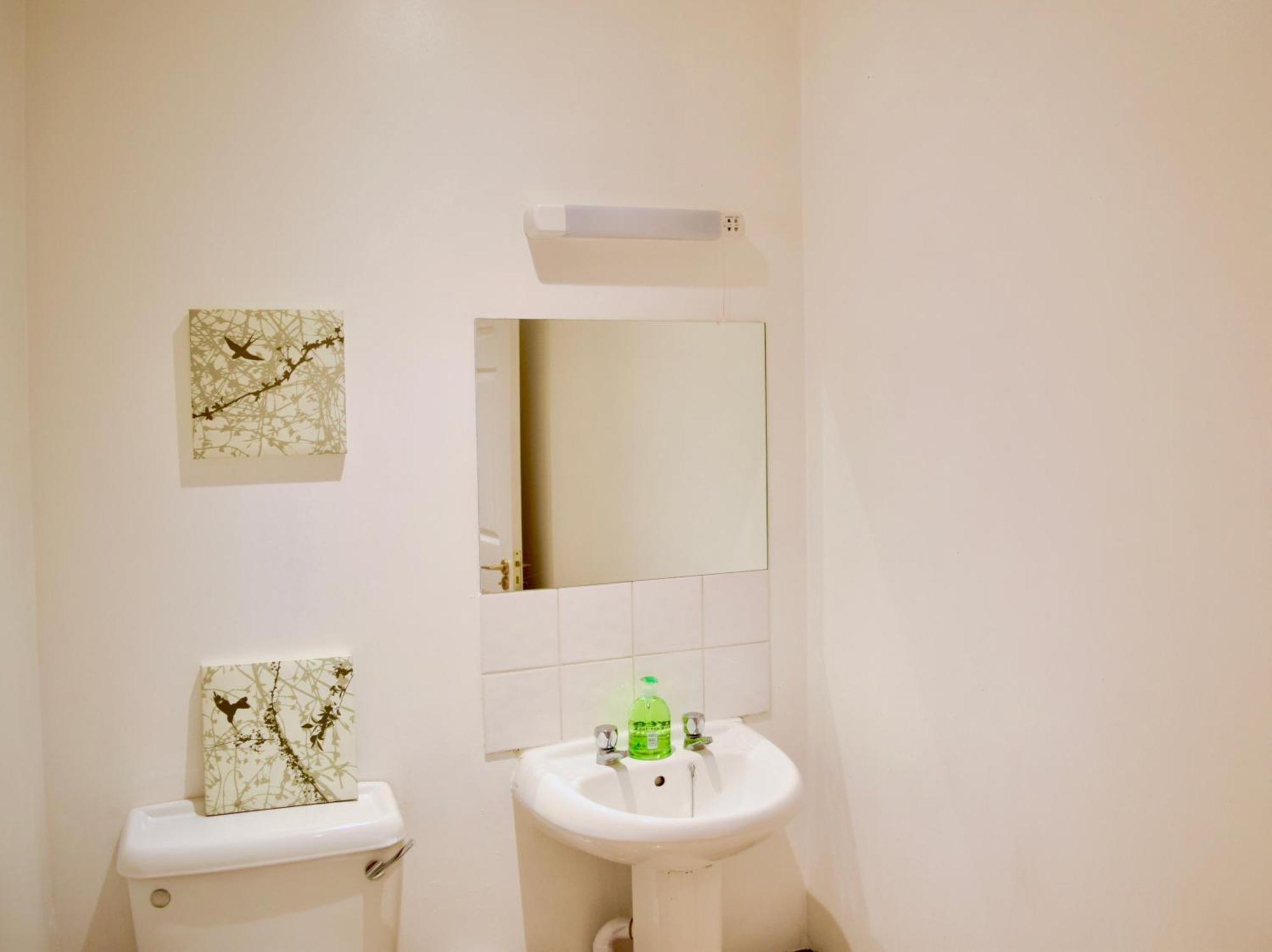 Stylish And Homely 4 Bedroom Home In East London Bagian luar foto