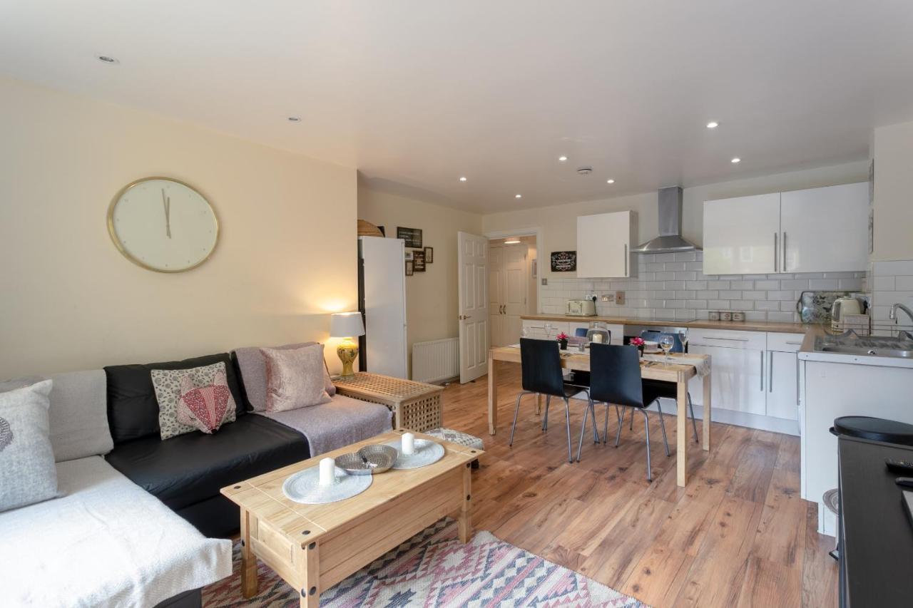 Stylish And Homely 4 Bedroom Home In East London Bagian luar foto